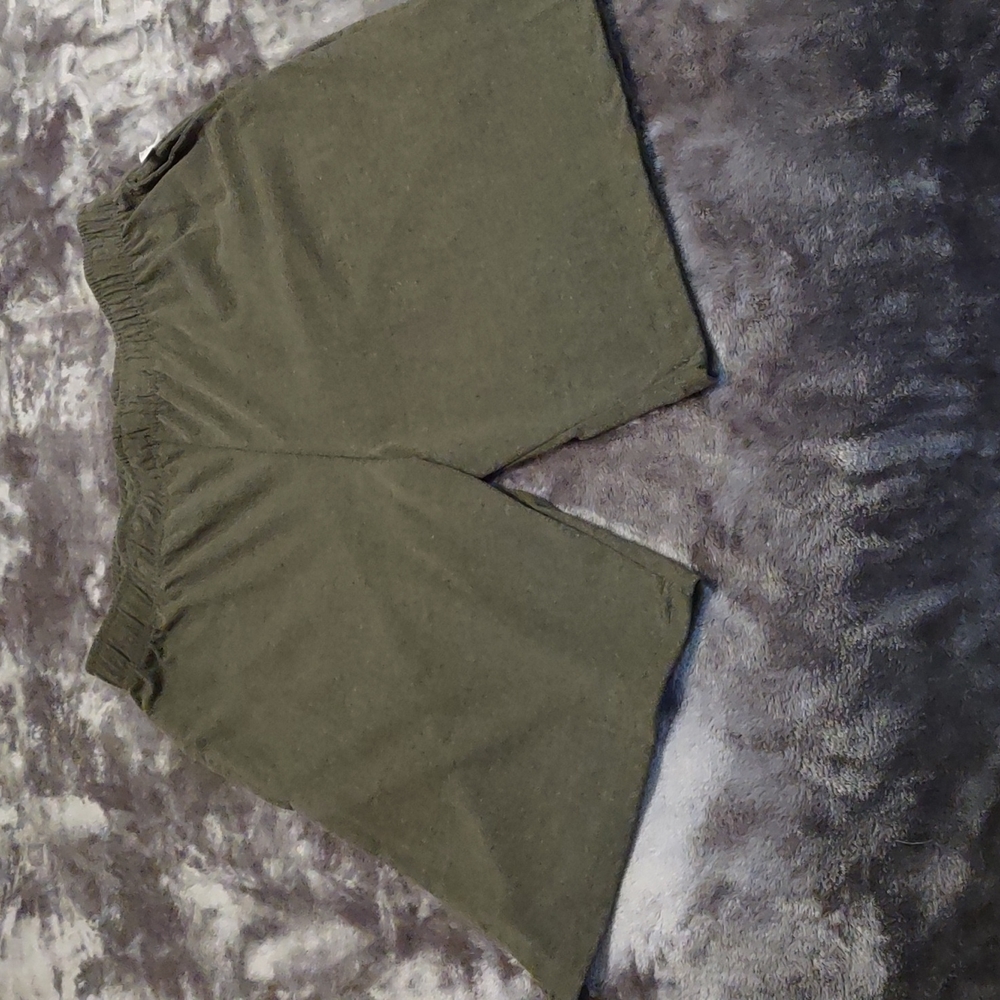 ❤en's Mission Ridge wide leg shorts, adjustable waistband and deep side pockets.